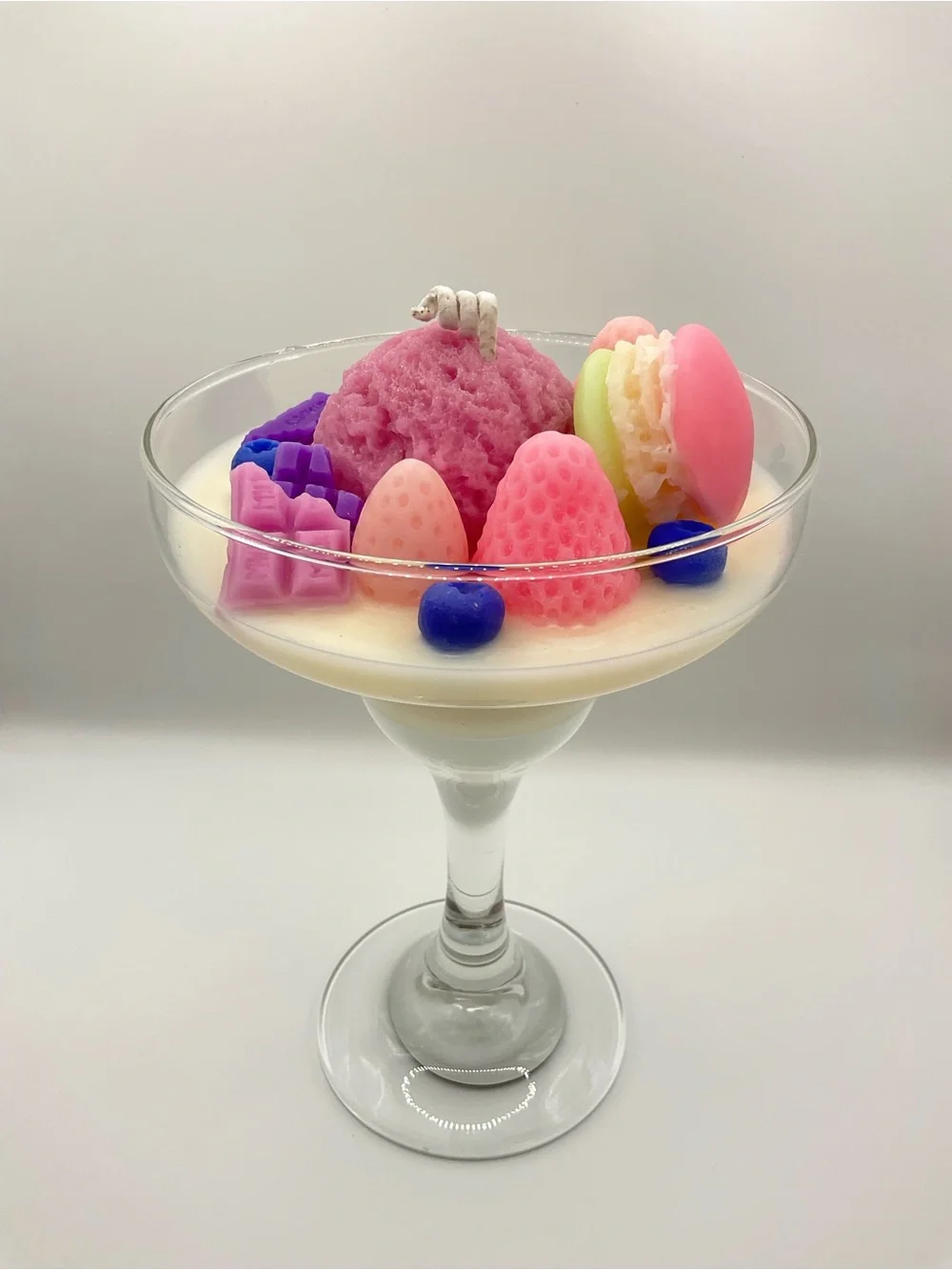 🕯️🍓Strawberry Açaí Dessert Style Candle - Picture 2 of 2